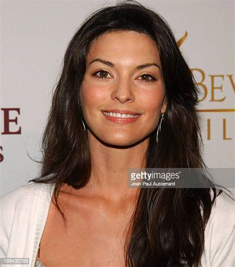 2,071 Alana De La Garza Photos and High